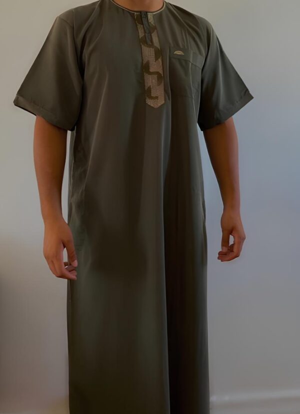 Qamis Kaki